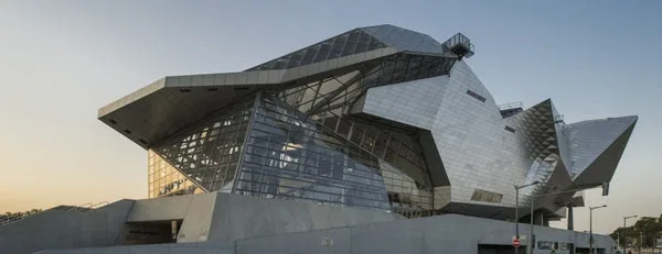 Musée des Confluences en trottinette electrique