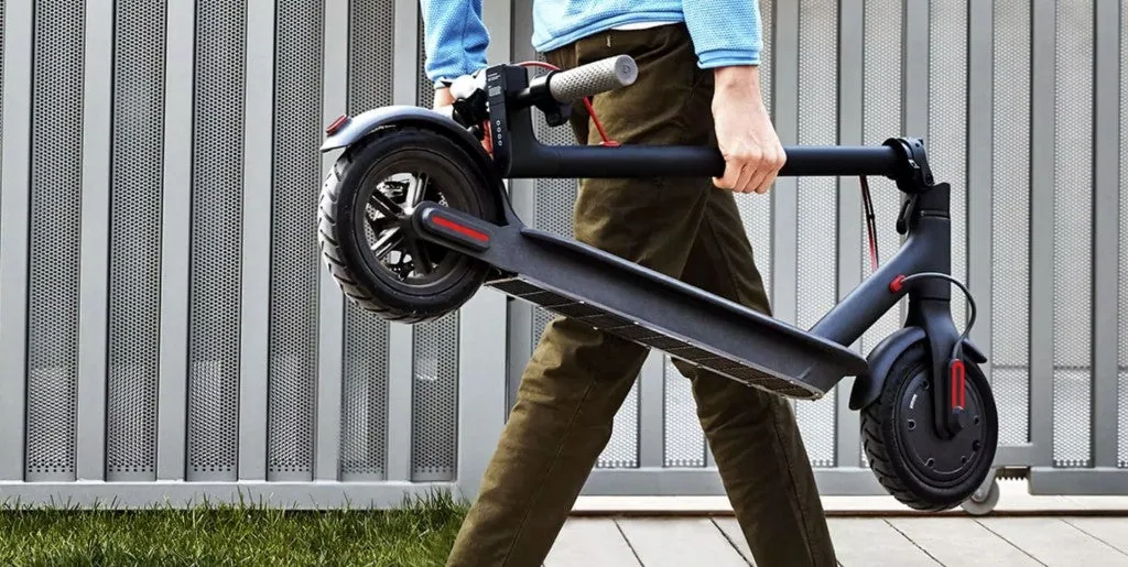 trottinette électrique pliable adulte xiaomi mi scooter m365 transport main