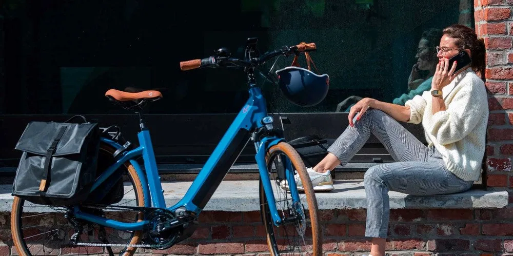 velo electrique o2feel city up bleu francais lifestyle femme