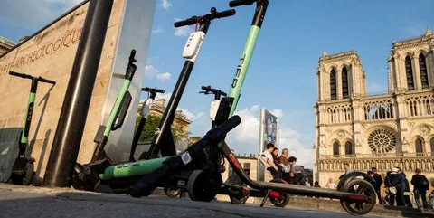trottinette electrique free floating paris notre dame