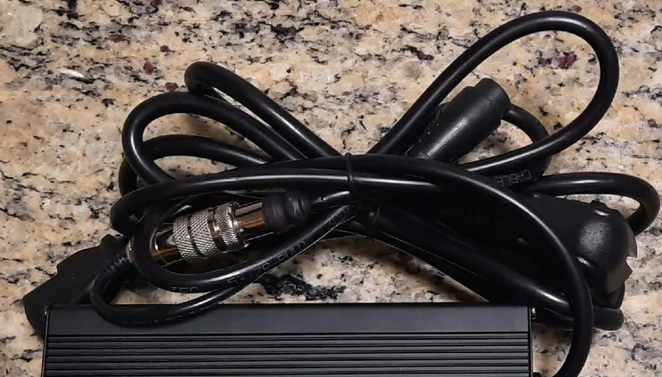 chargeur trottinette électrique