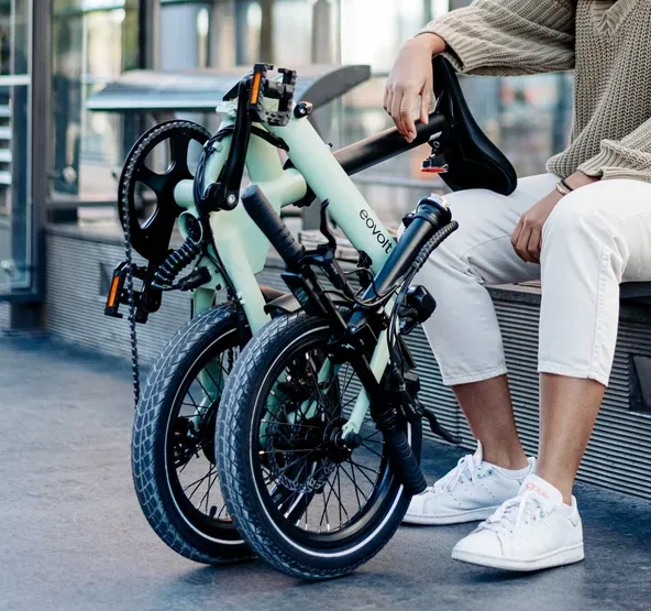 embarquer un vélo électrique pliant dans un train