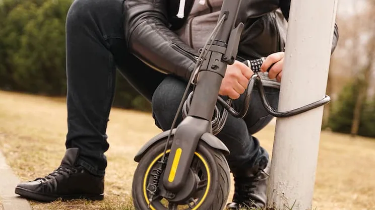 vol trottinette électrique Ninebot