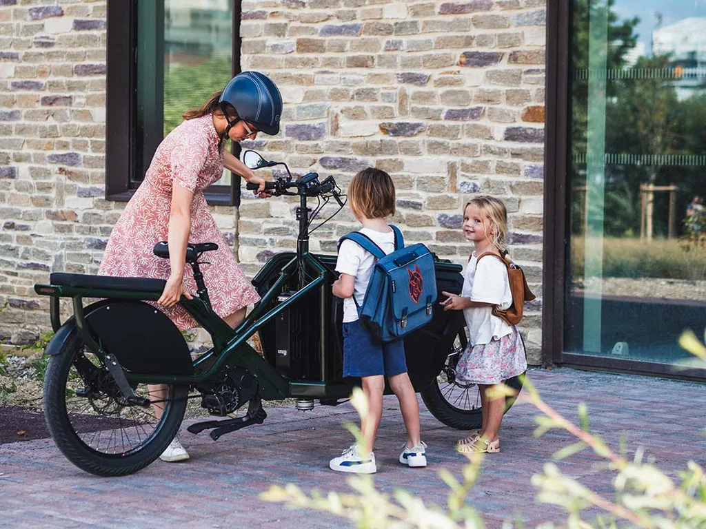 vélo électrique cargo transport enfants