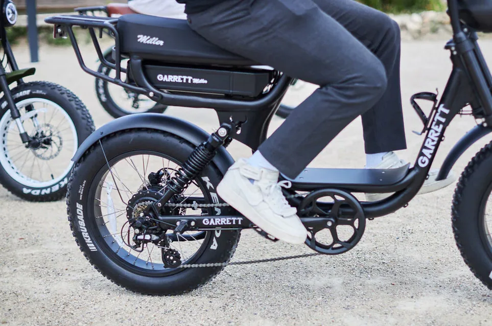 vélos électriques pour jeunes étudiants