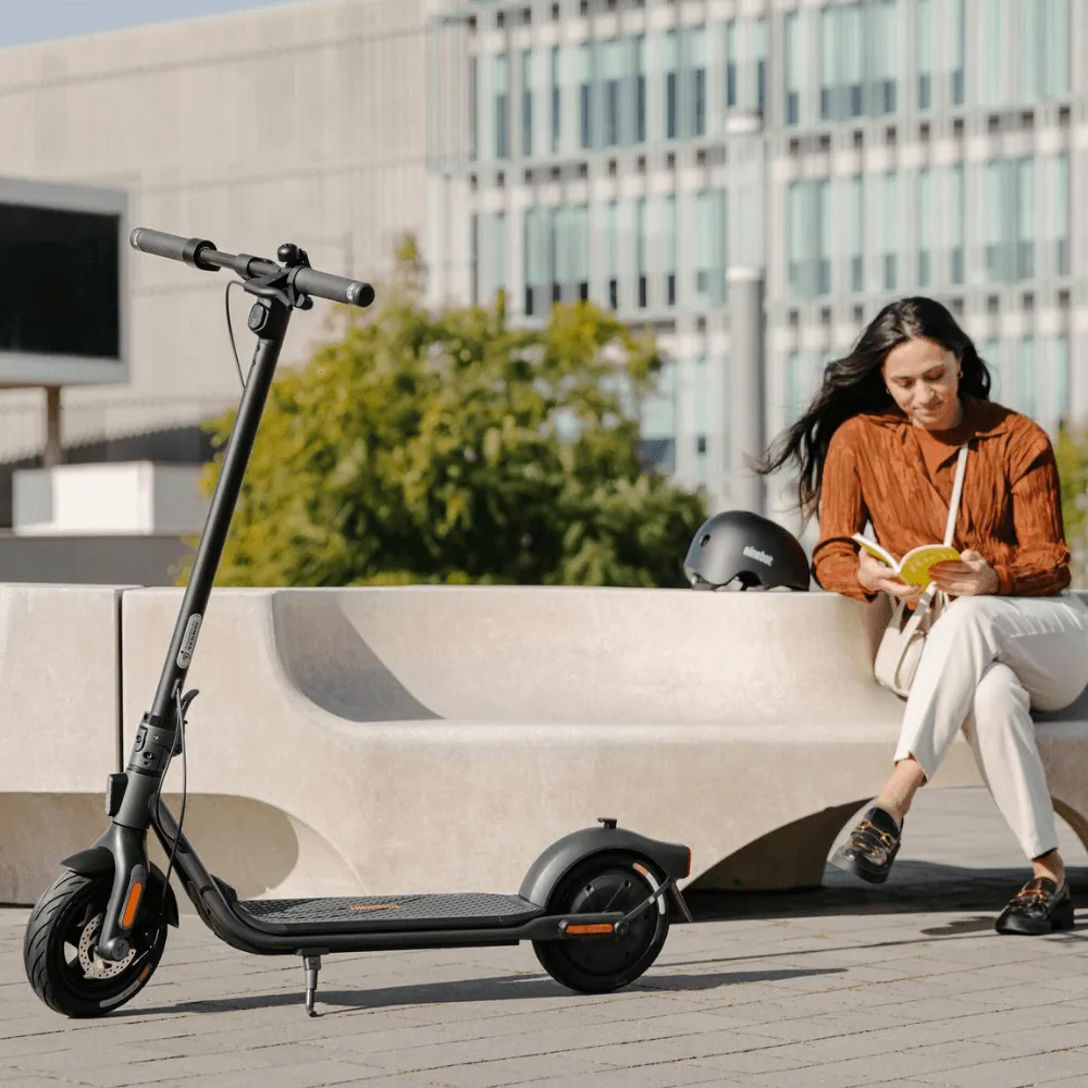 Trottinette Électrique F2 Plus Ninebot by Segway : Légère et Performante - E-Volty
